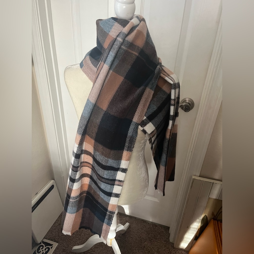 Vince Camuto Soft Shawl/Scarf